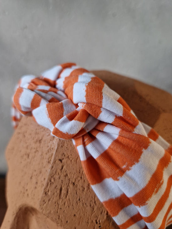 18. wear it the way you like it- oranje /wit gestreept